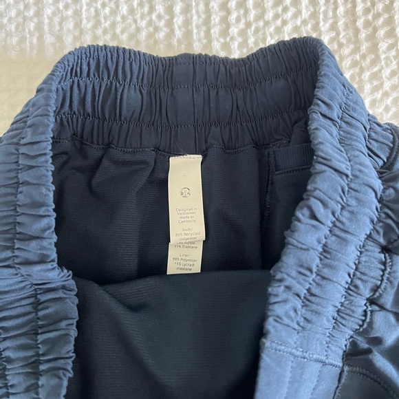 Lululemon Hotty Hot Shorts 2.5” - Picture 3 of 4